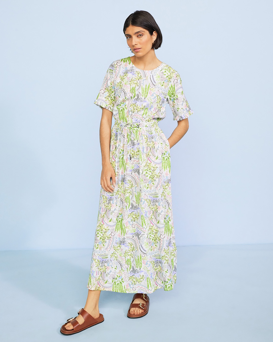 Shop Thought's collection of clean, ethical and recycled tops, dresses, jumpsuits, trousers and more at up to 70% off!  Kind to your wallet and the planet.